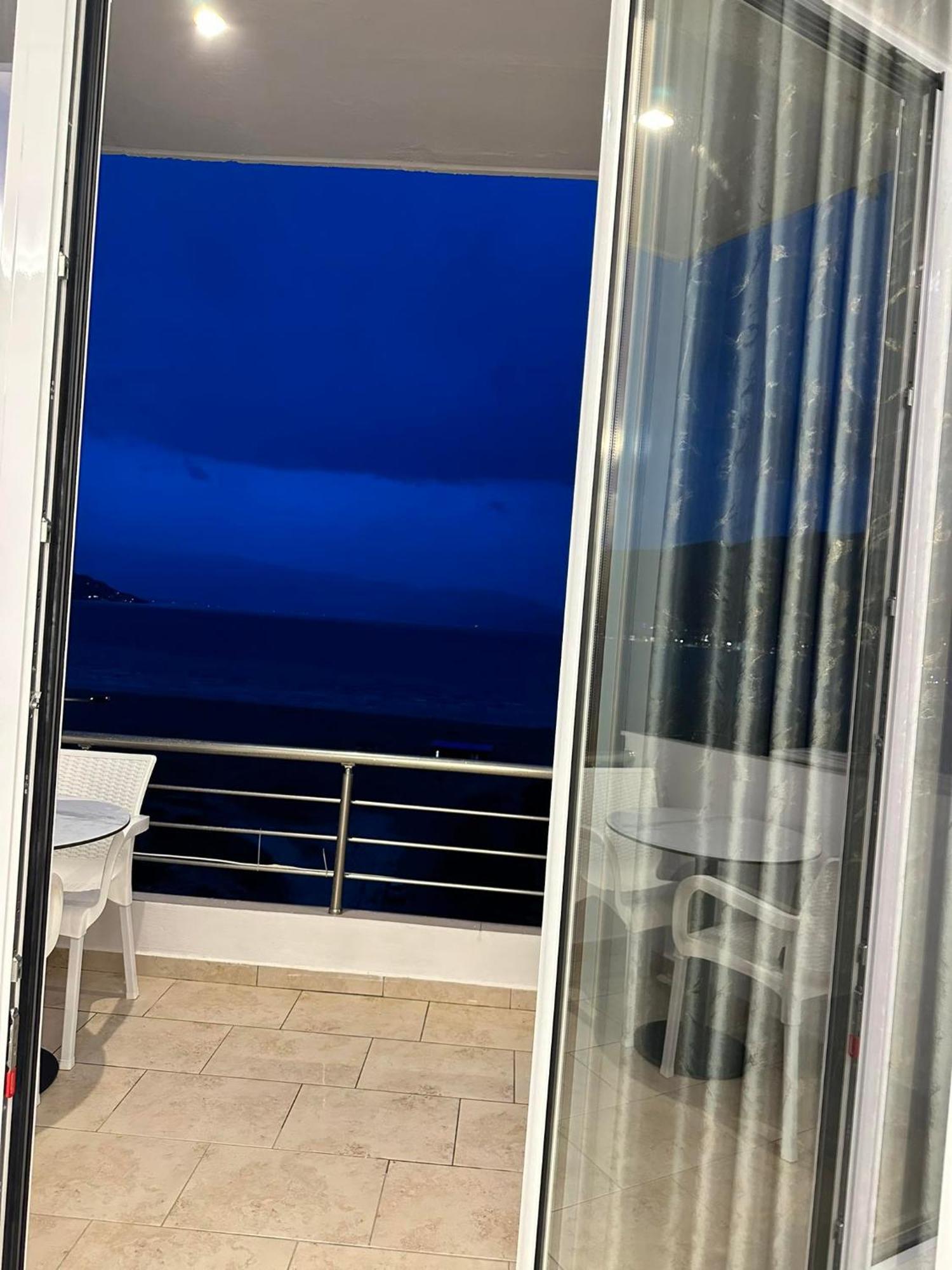 Sea View Apartment Luxury Vlorë Екстериор снимка