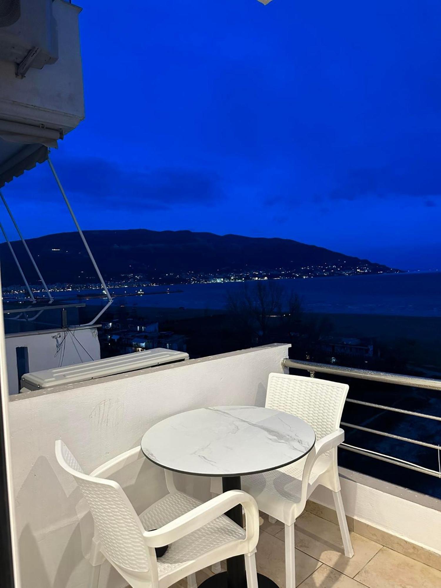 Sea View Apartment Luxury Vlorë Екстериор снимка