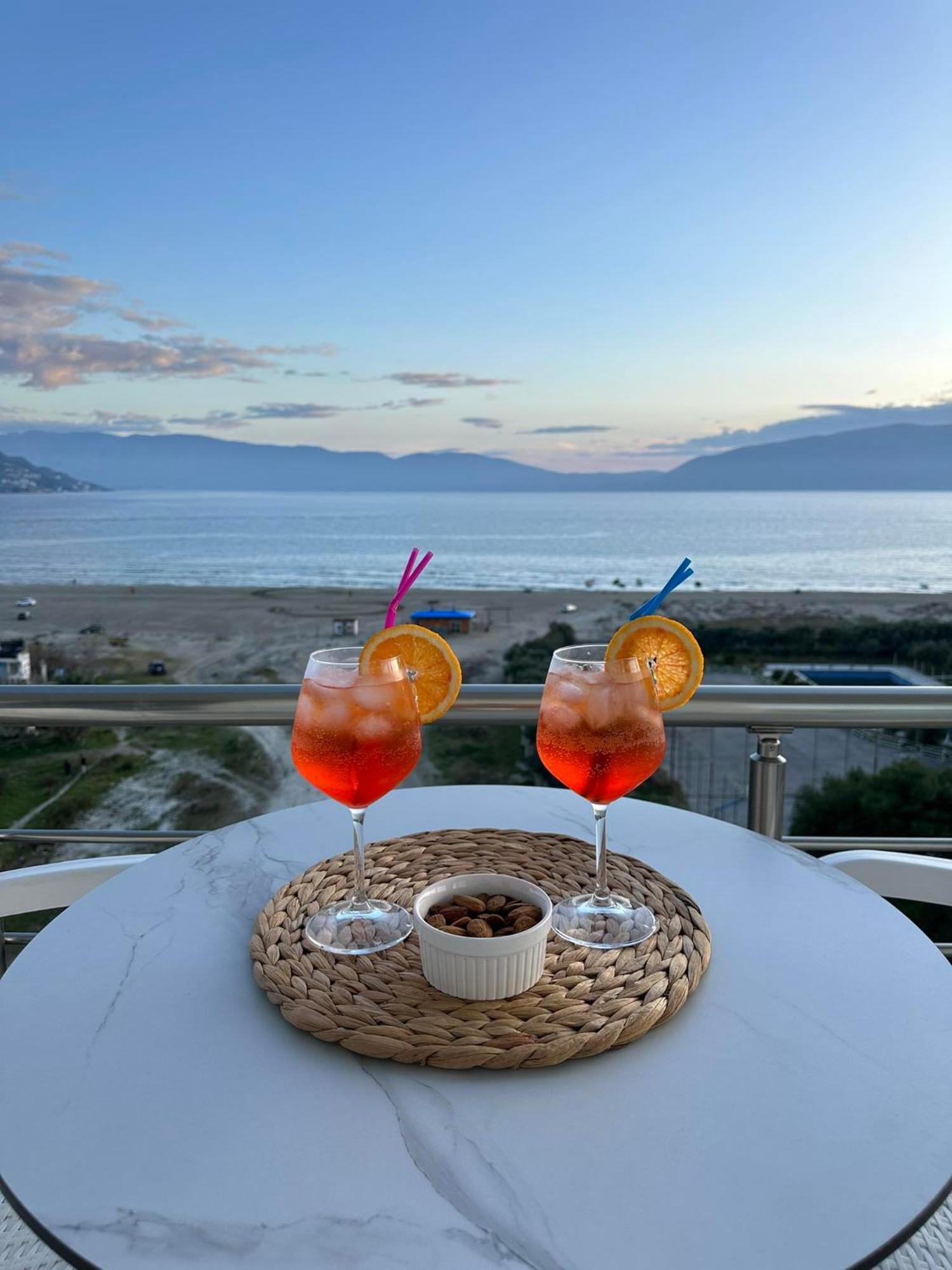 Sea View Apartment Luxury Vlorë Екстериор снимка