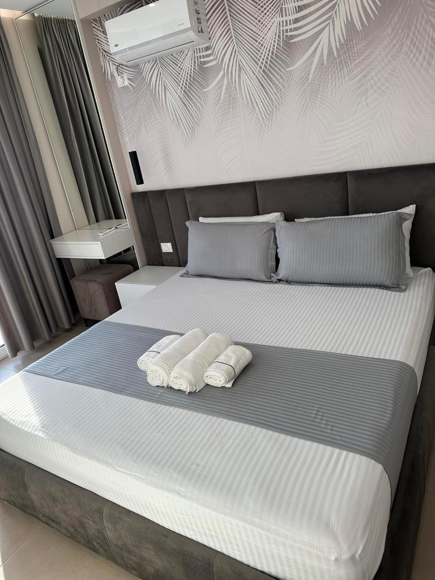 Sea View Apartment Luxury Vlorë Екстериор снимка