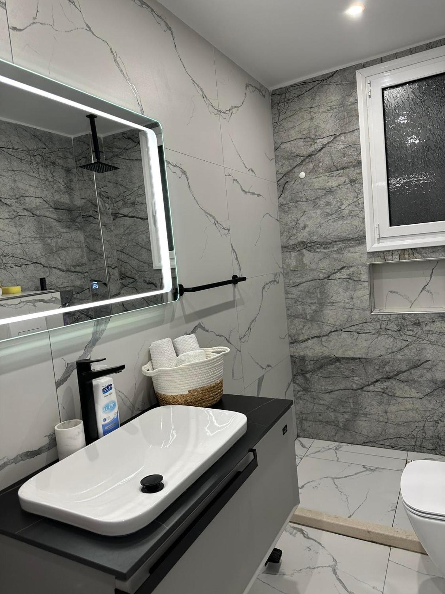 Sea View Apartment Luxury Vlorë Екстериор снимка