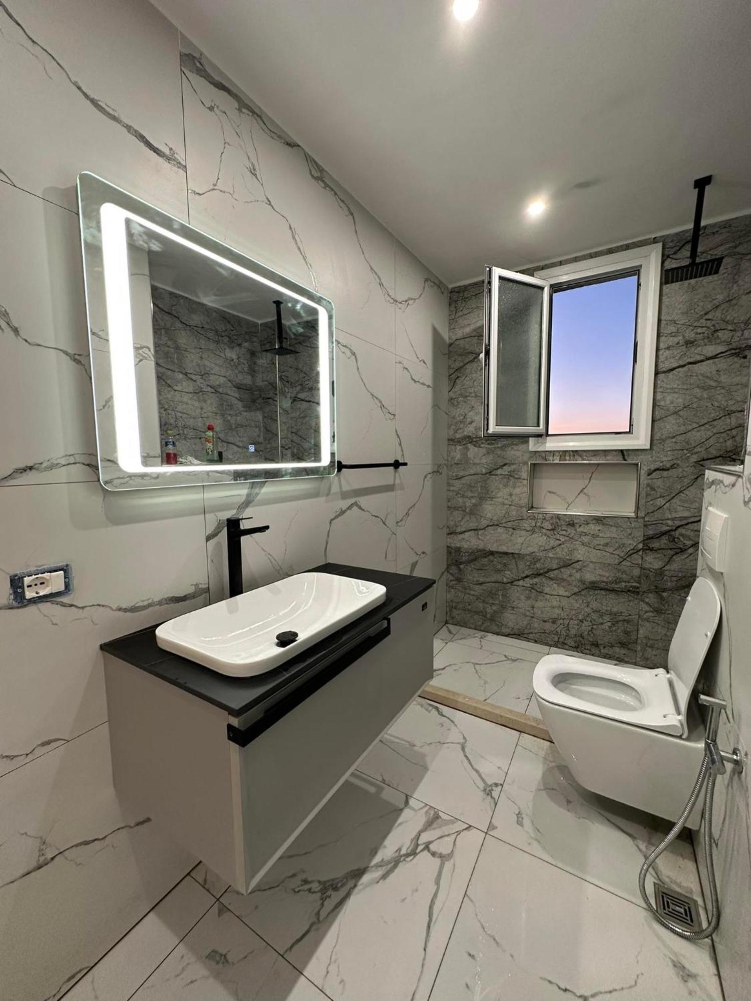 Sea View Apartment Luxury Vlorë Екстериор снимка