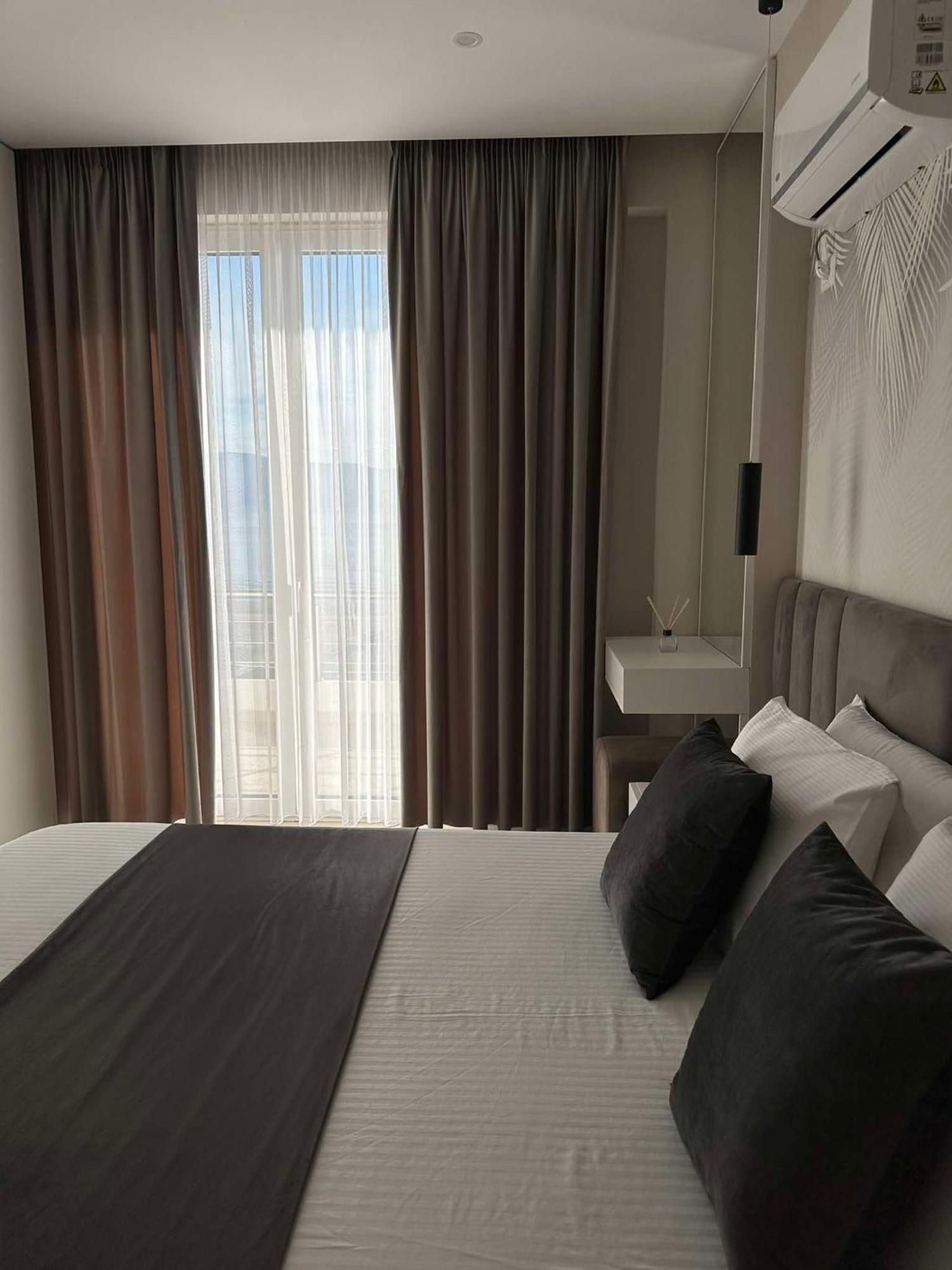 Sea View Apartment Luxury Vlorë Екстериор снимка