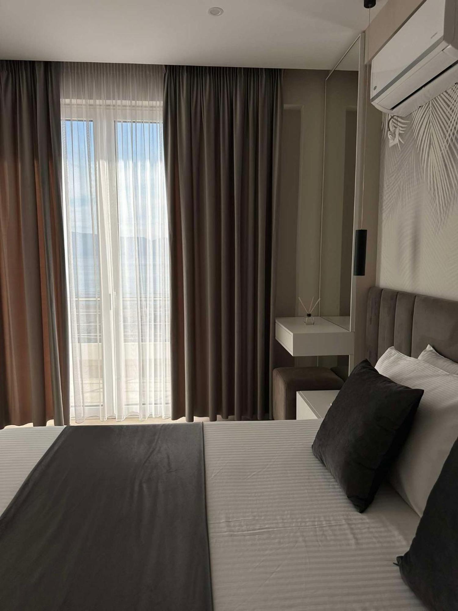 Sea View Apartment Luxury Vlorë Екстериор снимка