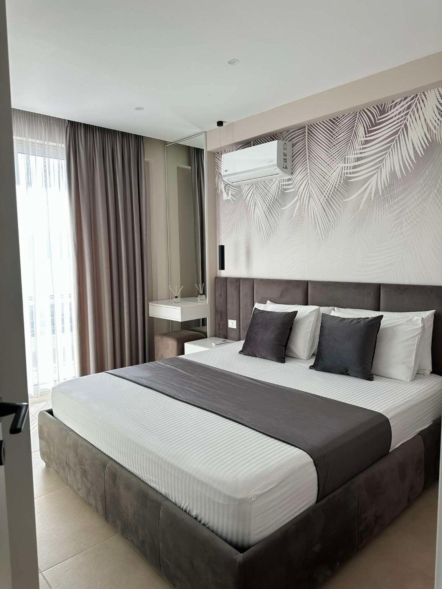 Sea View Apartment Luxury Vlorë Екстериор снимка